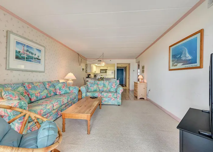 Direct Ocean Front 2 Bedroom In Flying Cloud With 2 Parking Spaces!