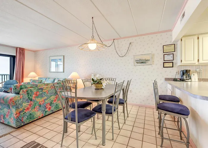 Direct Ocean Front 2 Bedroom In Flying Cloud With 2 Parking Spaces!