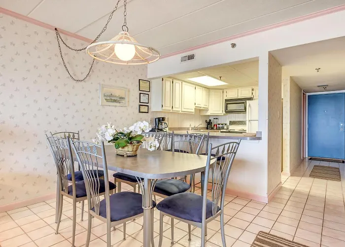 Direct Ocean Front 2 Bedroom In Flying Cloud With 2 Parking Spaces! *