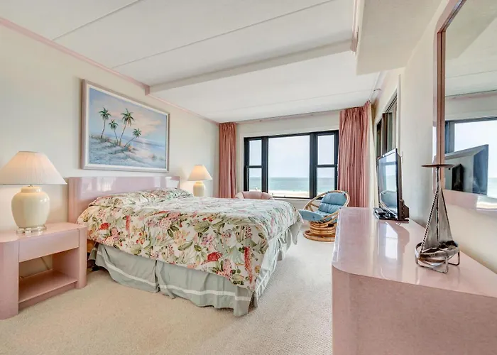 Direct Ocean Front 2 Bedroom In Flying Cloud With 2 Parking Spaces!