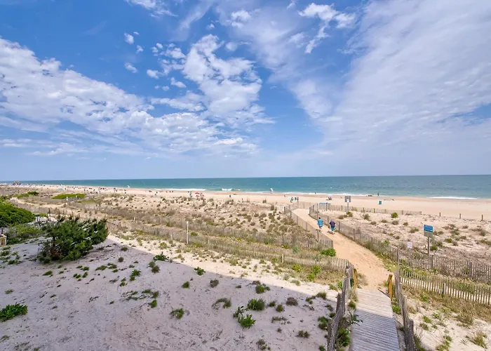 Direct Ocean Front 2 Bedroom In Flying Cloud With 2 Parking Spaces! Ocean Stadt