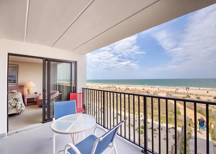 Direct Ocean Front 2 Bedroom In Flying Cloud With 2 Parking Spaces!