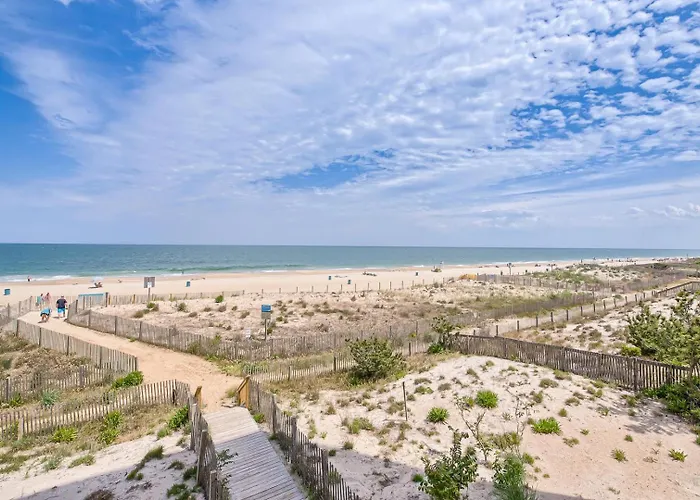 Direct Ocean Front 2 Bedroom In Flying Cloud With 2 Parking Spaces!